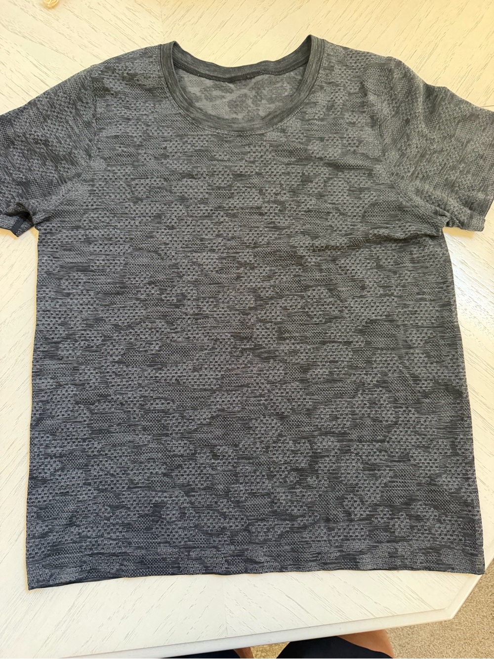 Lululemon Men's Camo Jacquard Performance T-Shirt Grey Athletic Charcoal Crew